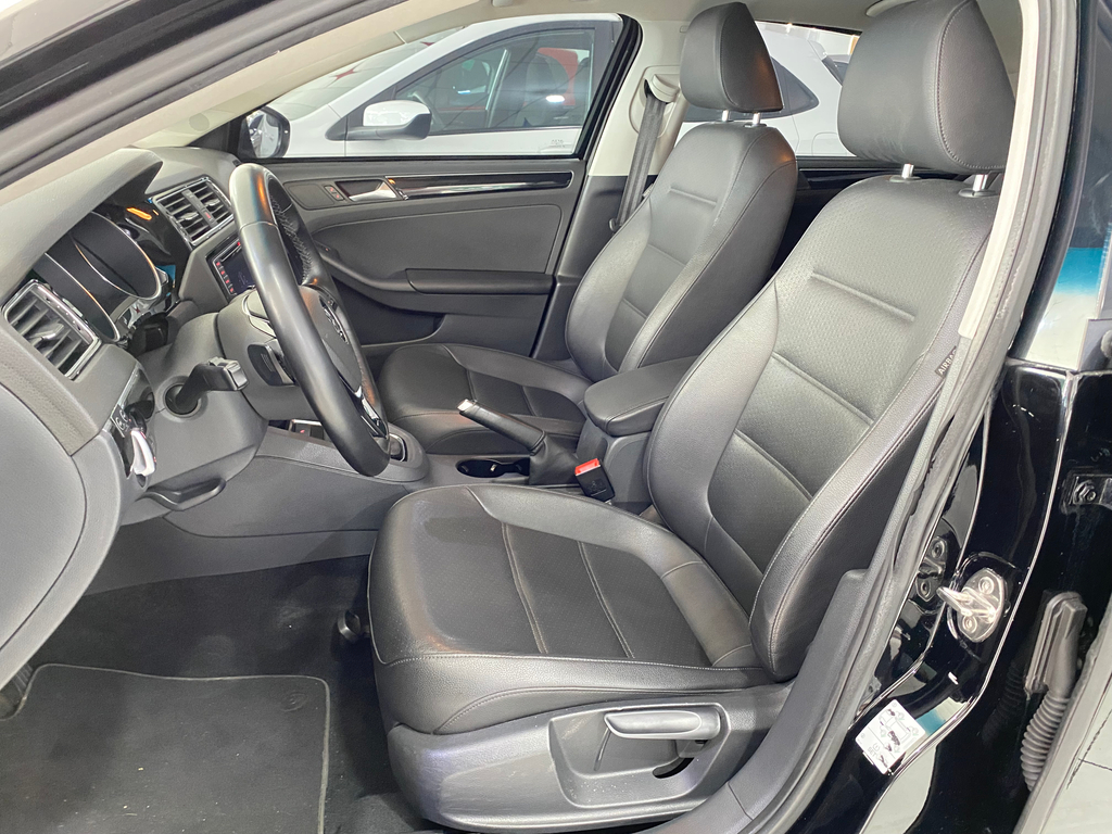 Volkswagen Jetta Preto