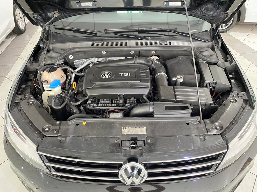 Volkswagen Jetta Preto