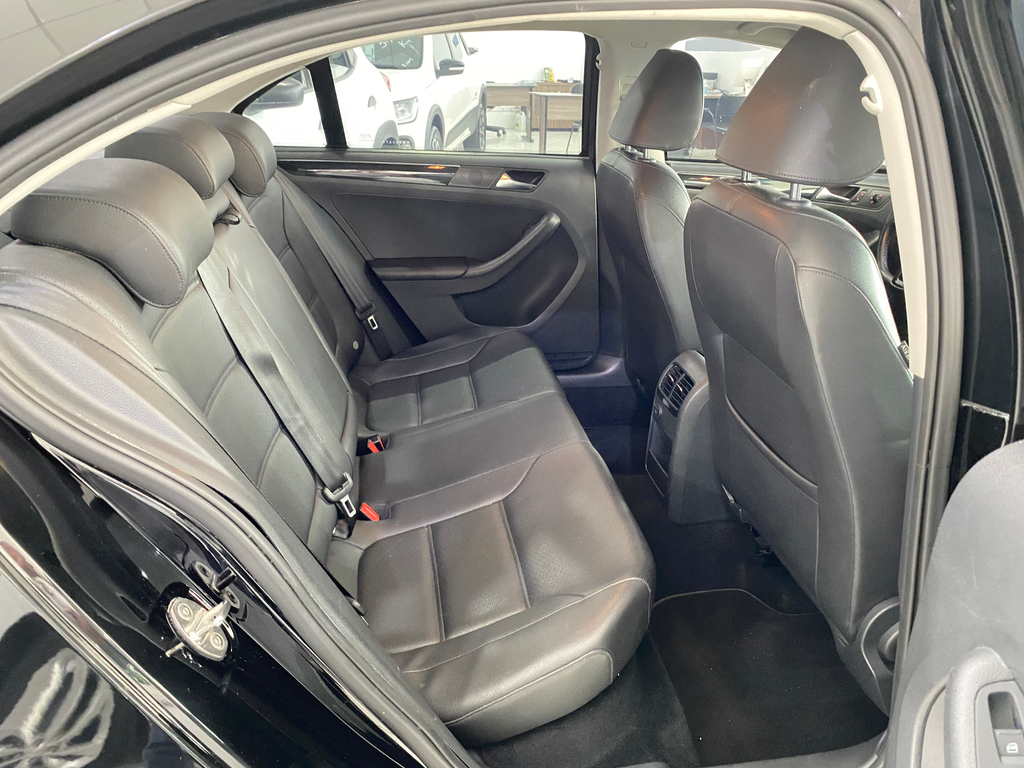 Volkswagen Jetta Preto