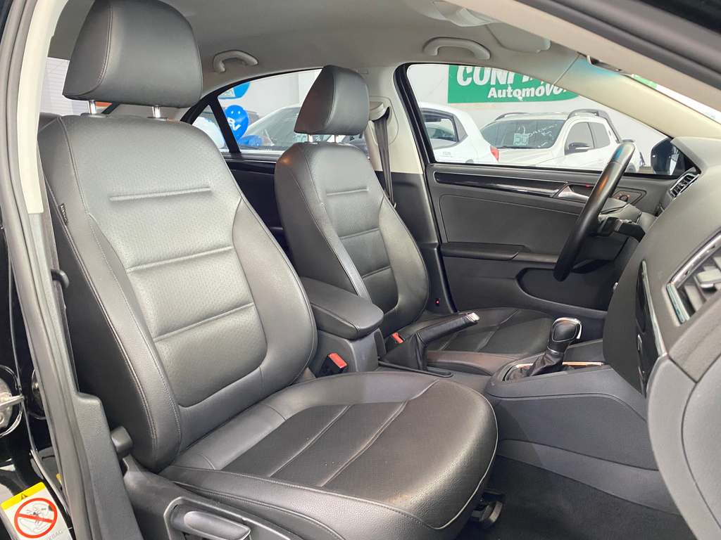 Volkswagen Jetta Preto