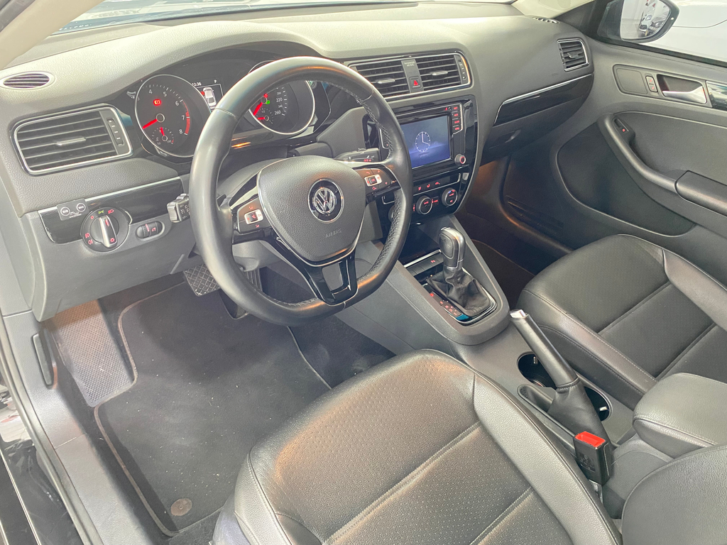 Volkswagen Jetta Preto