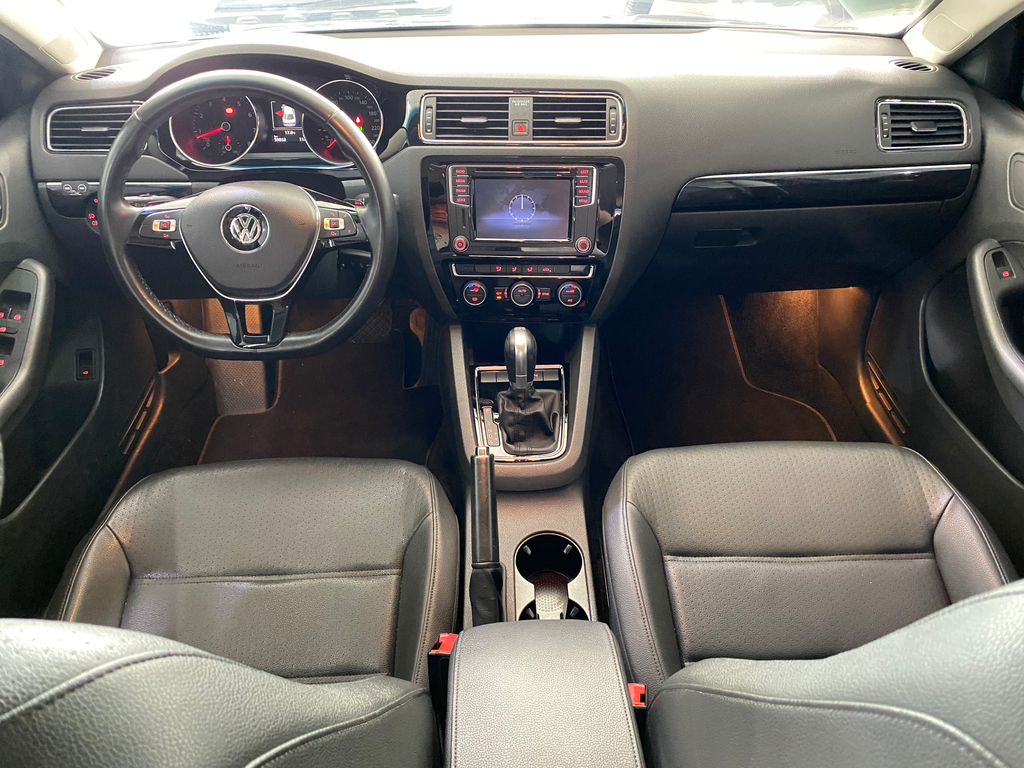 Volkswagen Jetta Preto