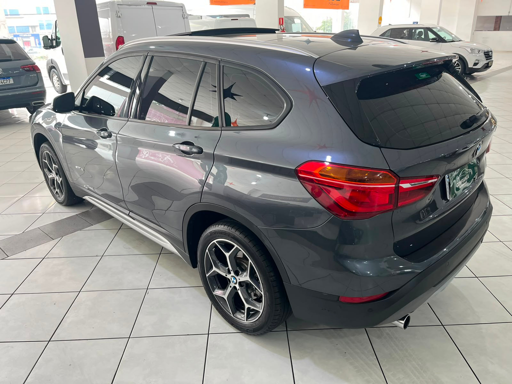 BMW X1 Cinza