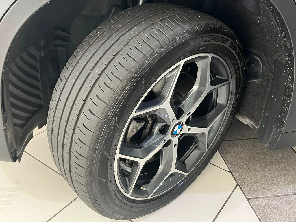 BMW X1 Cinza