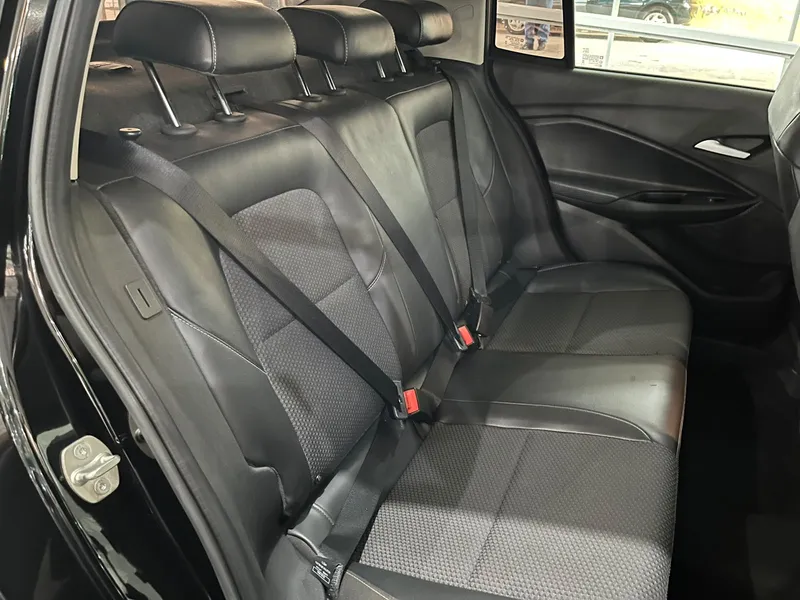 Chevrolet Onix Sedan Preto