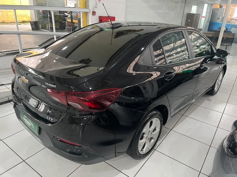 Chevrolet Onix Sedan Preto