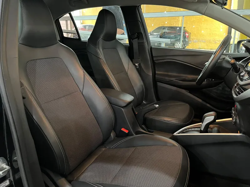 Chevrolet Onix Sedan Preto