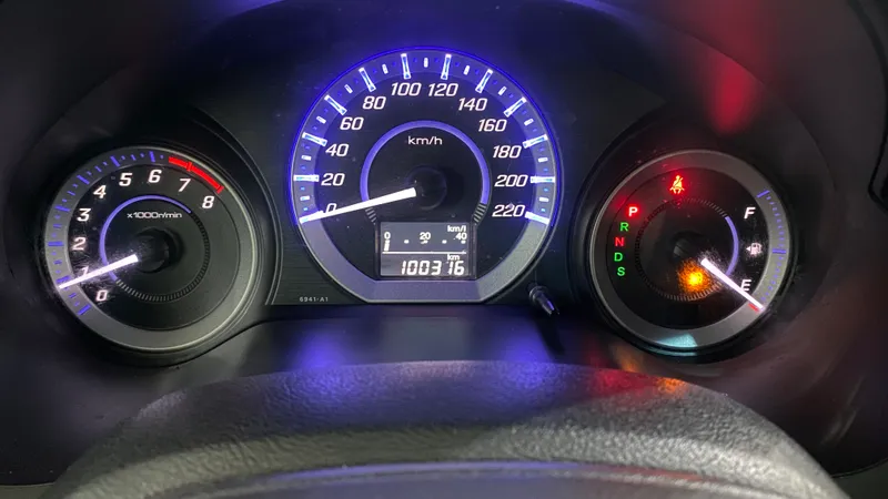 Honda City Cinza