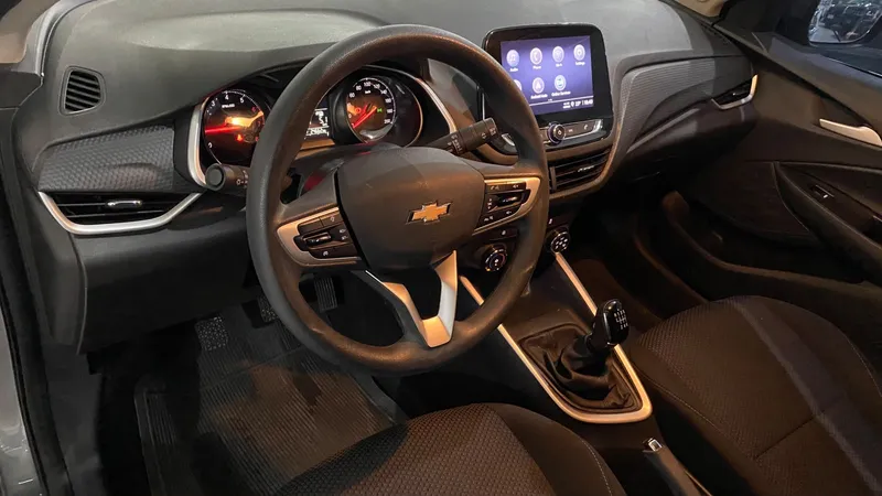 Chevrolet Onix Sedan Prata