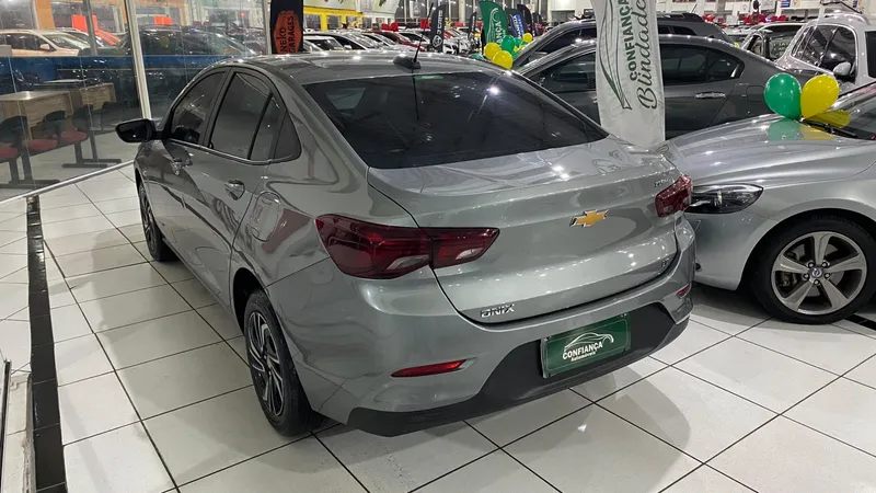 Chevrolet Onix Sedan Prata
