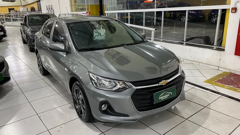 Chevrolet Onix Sedan Prata