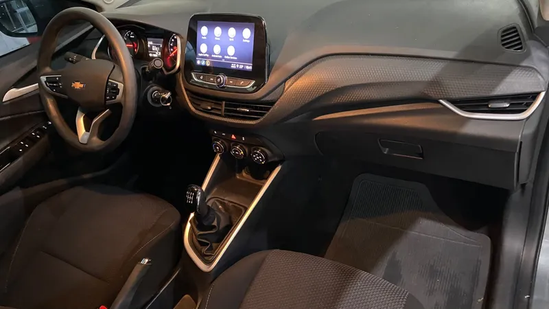 Chevrolet Onix Sedan Prata
