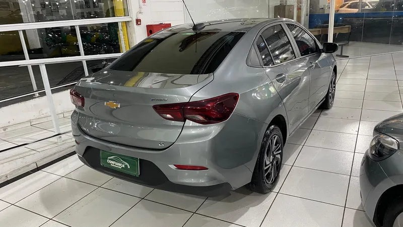 Chevrolet Onix Sedan Prata