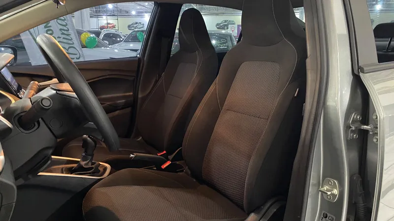 Chevrolet Onix Sedan Prata