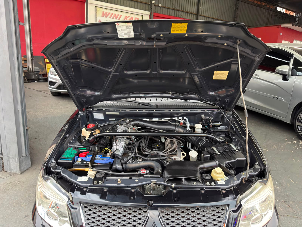 Mitsubishi Pajero TR4 Preto