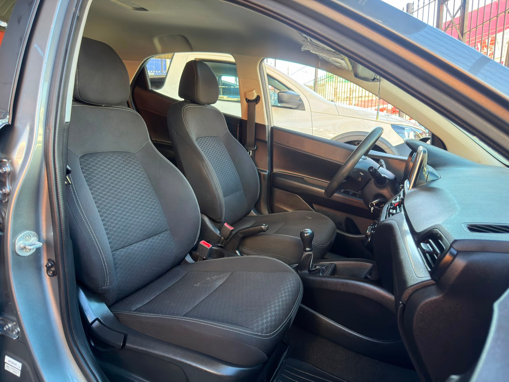 Hyundai HB20 Cinza