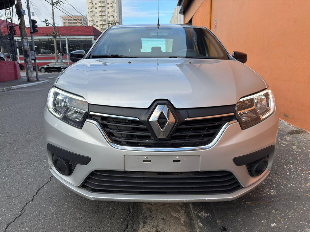 Renault Logan Prata