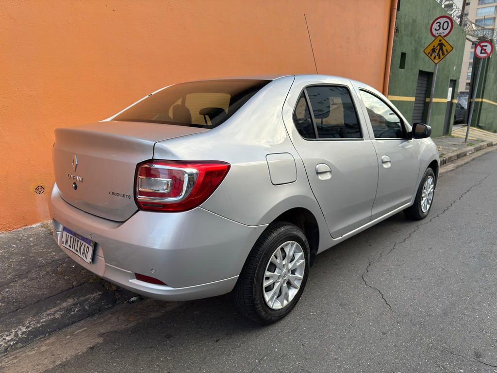 Renault Logan Prata