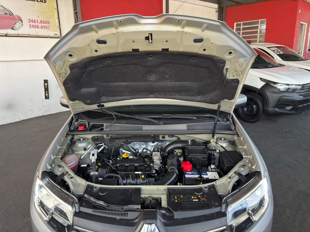 Renault Logan Prata