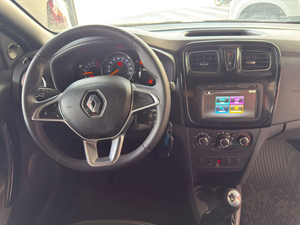 Renault Logan Prata