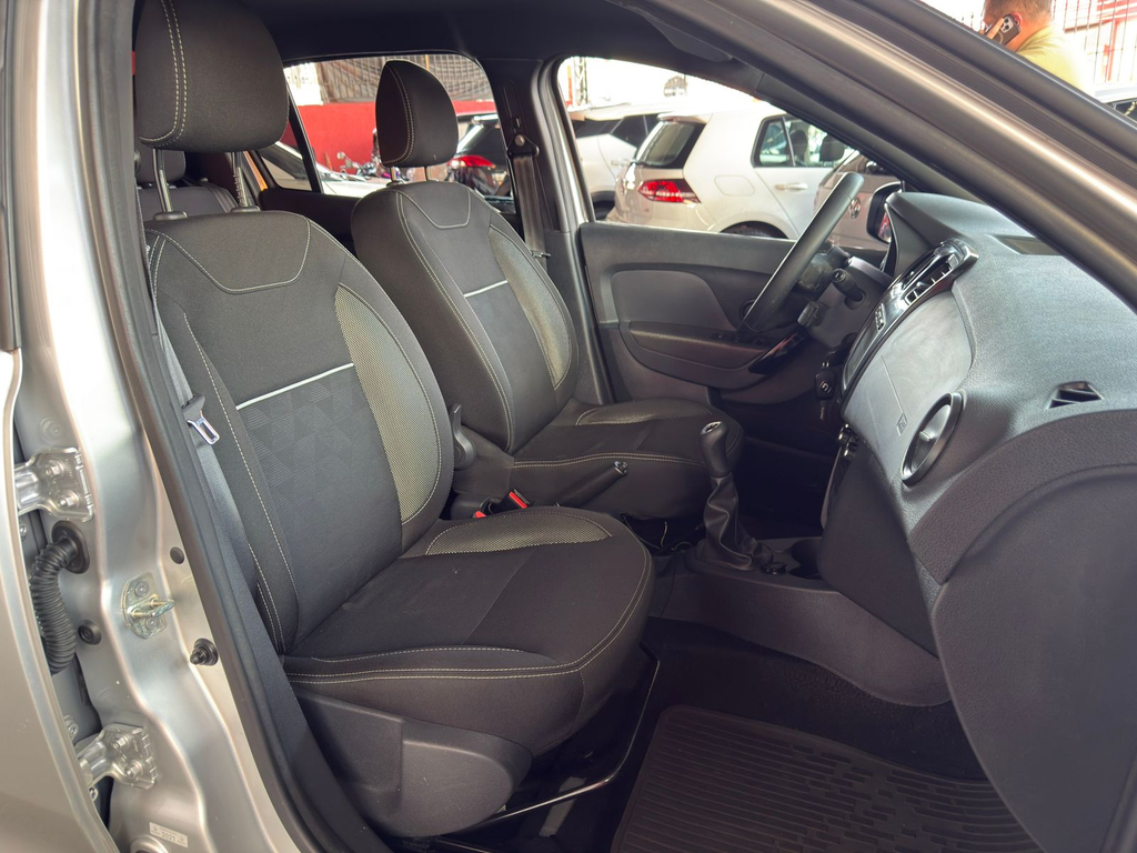 Renault Logan Prata