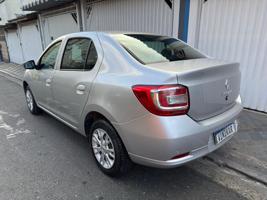 Renault Logan Prata