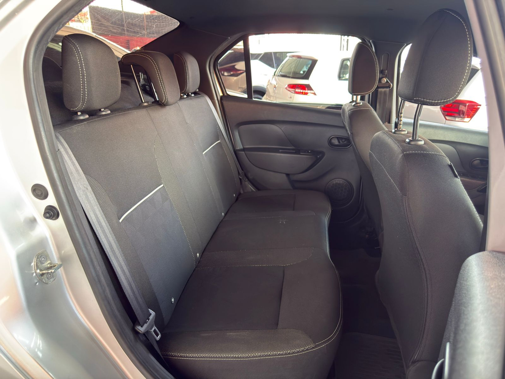 Renault Logan Prata