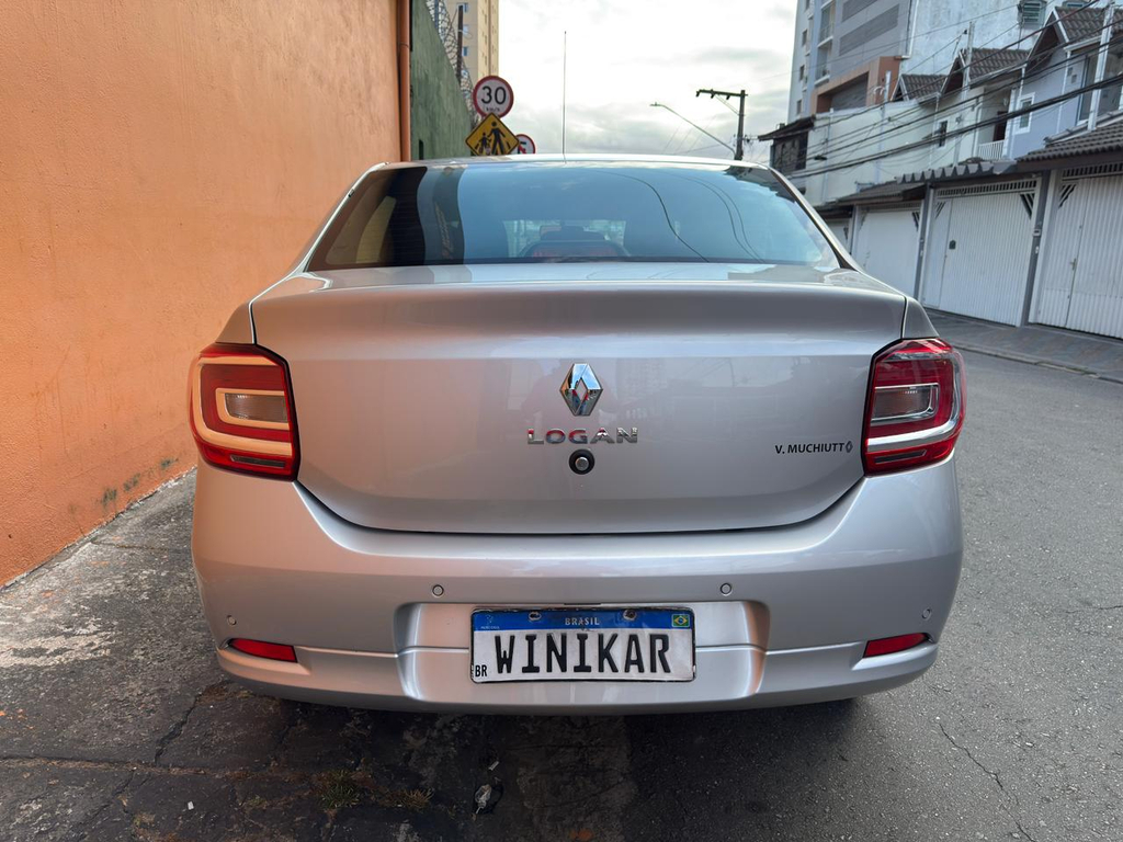 Renault Logan Prata