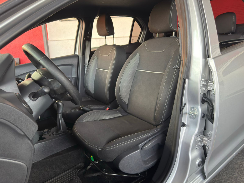 Renault Logan Prata