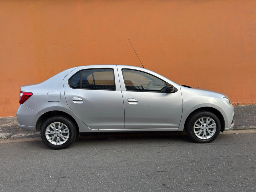 Renault Logan Prata