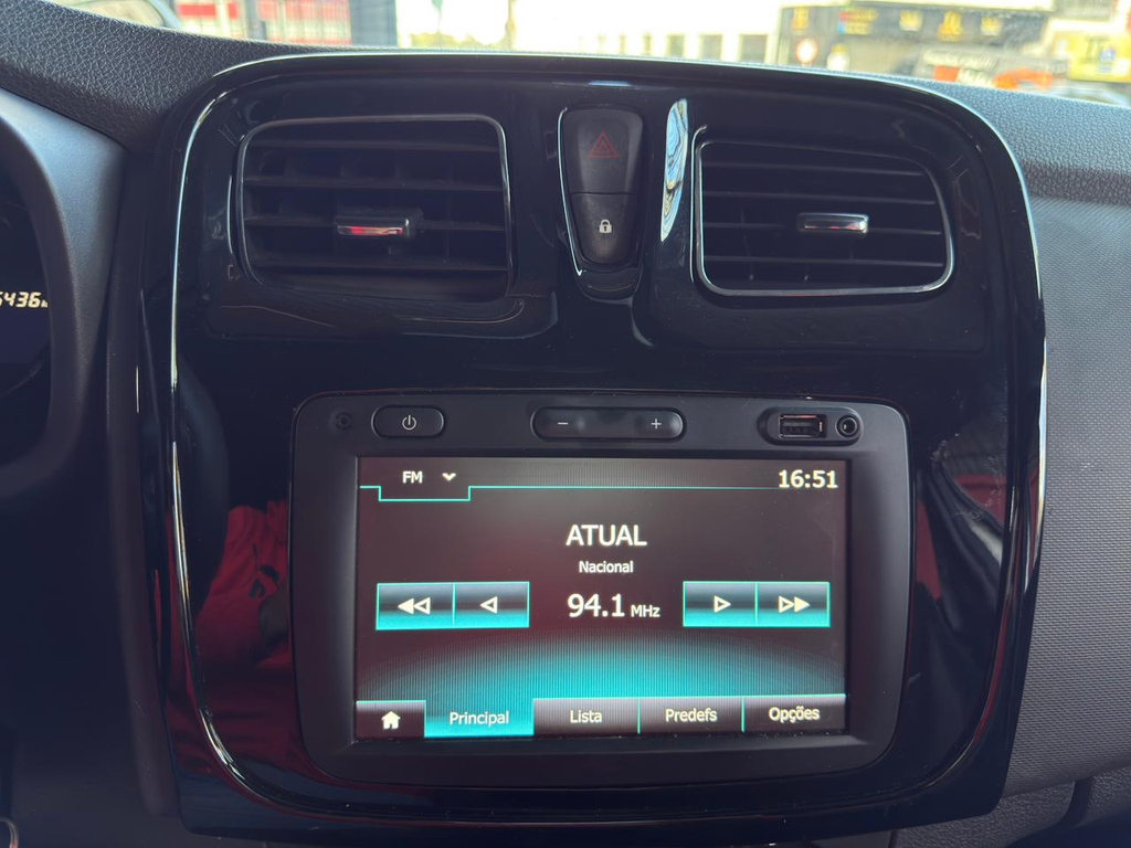 Renault Logan Prata