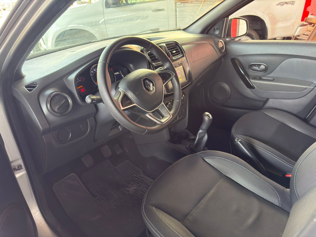 Renault Logan Prata
