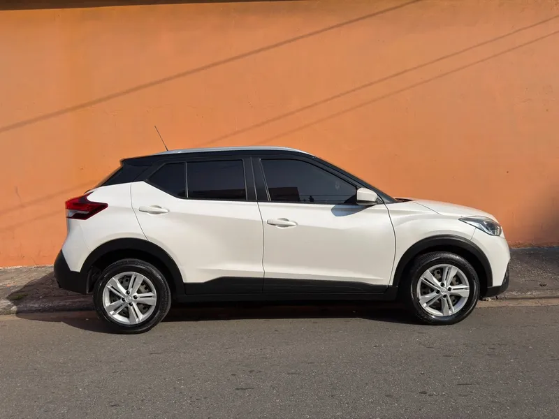 Nissan Kicks Branco