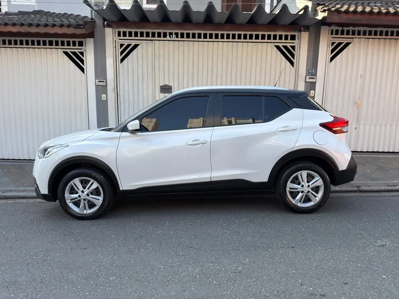 Nissan Kicks Branco