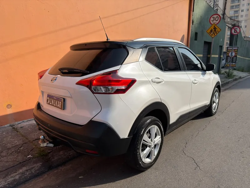 Nissan Kicks Branco