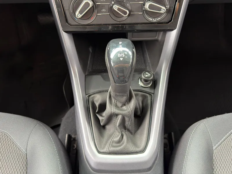 Volkswagen T-Cross Prata