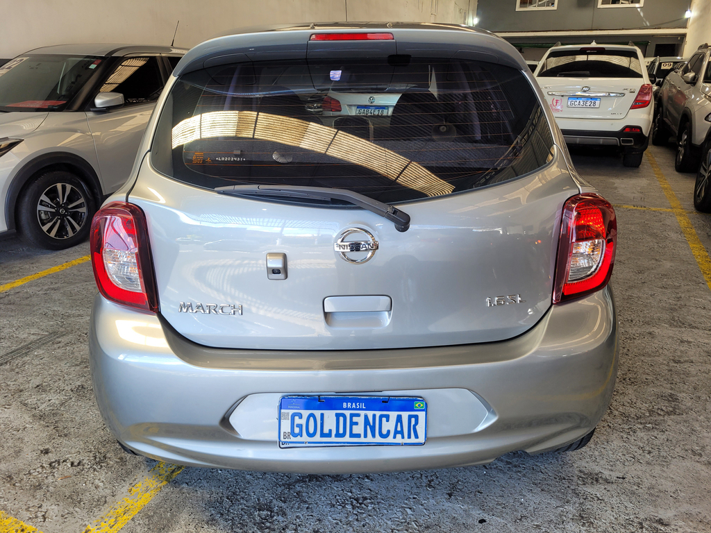 Nissan March Cinza