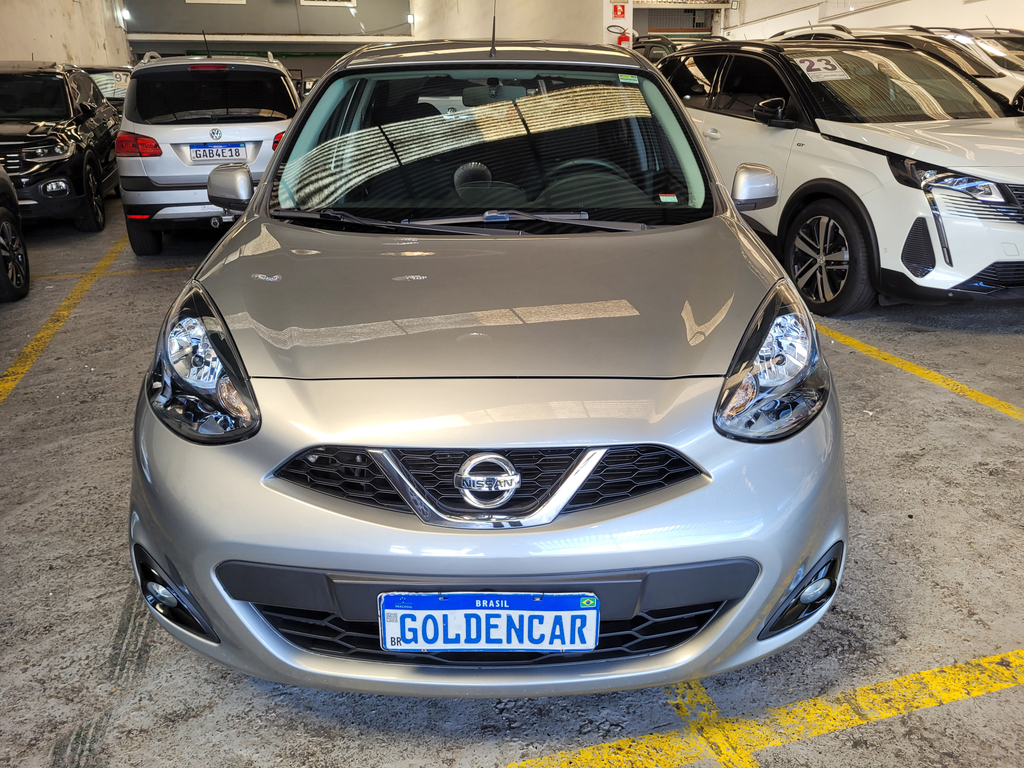 Nissan March Cinza