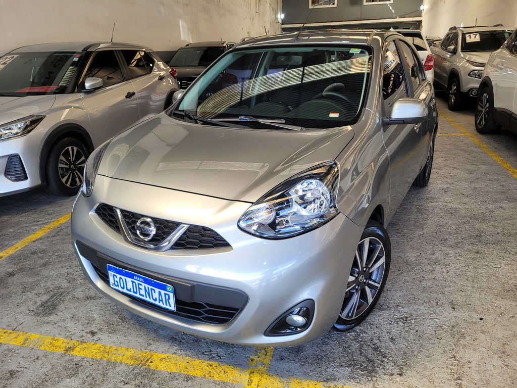 Nissan March Cinza