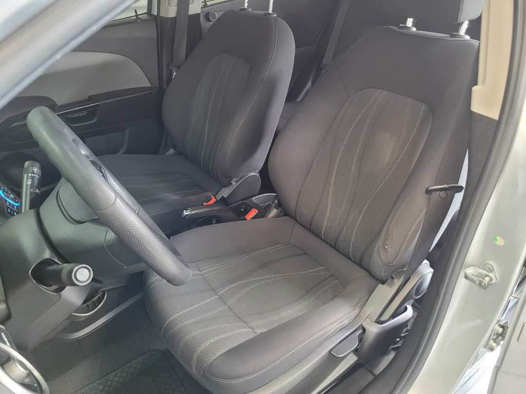 Chevrolet Sonic Sedan Prata