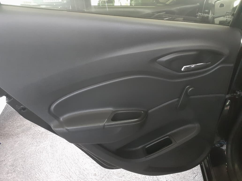 Chevrolet Onix Preto