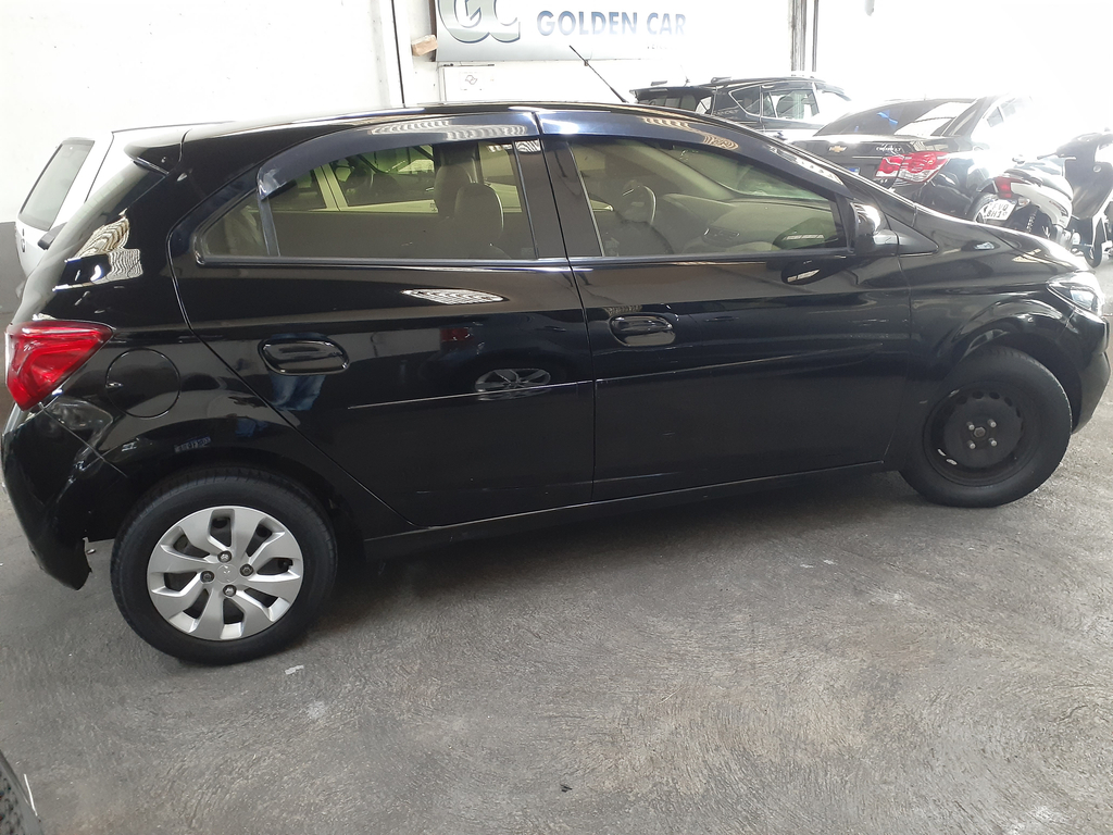 Chevrolet Onix Preto