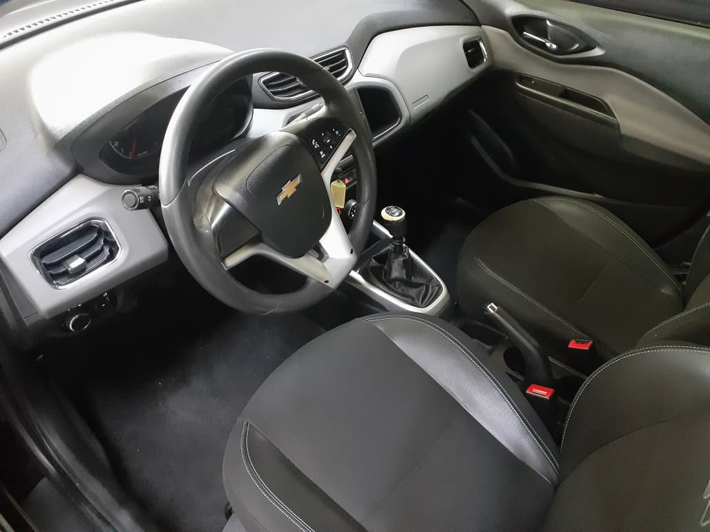 Chevrolet Onix Preto