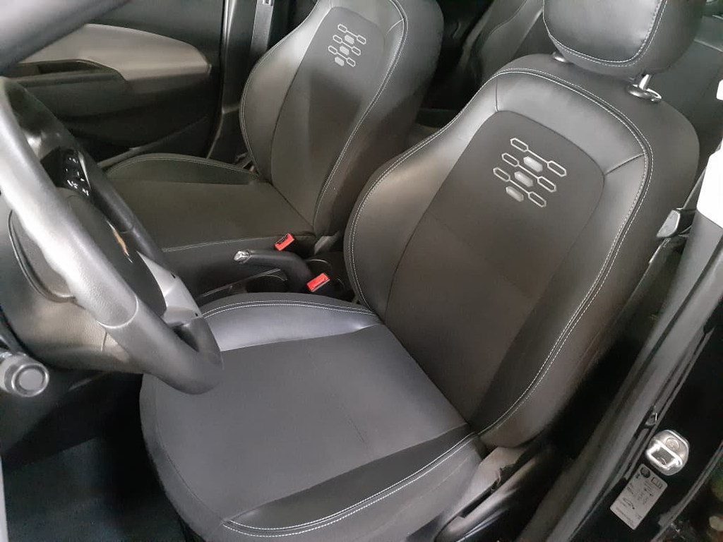 Chevrolet Onix Preto