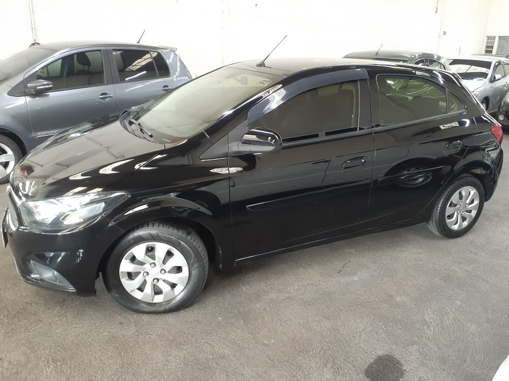 Chevrolet Onix Preto