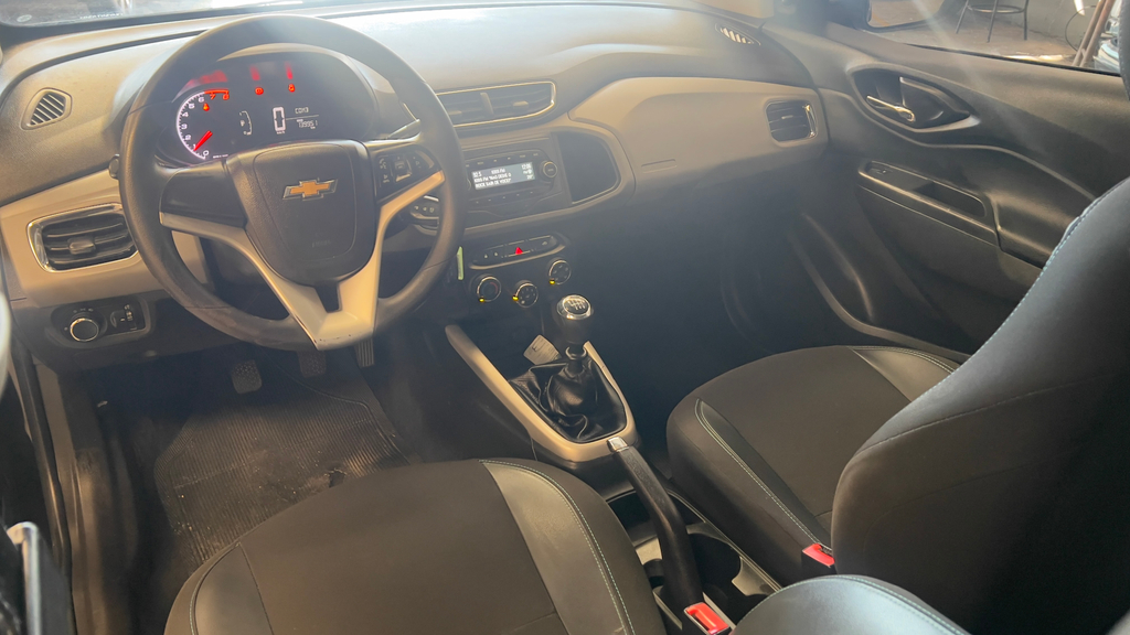 Chevrolet Onix Preto