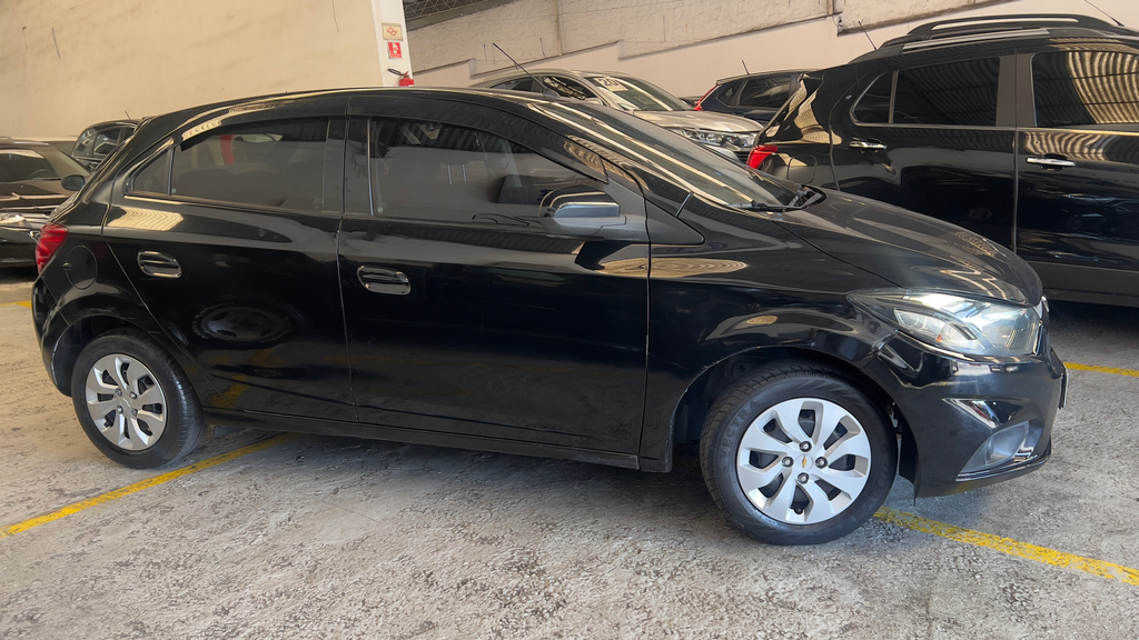 Chevrolet Onix Preto