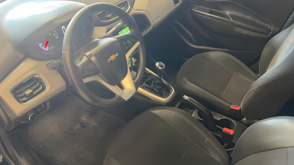 Chevrolet Onix Preto