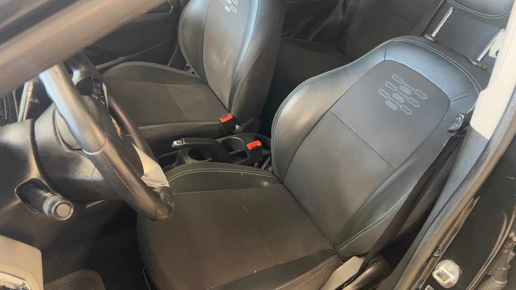 Chevrolet Onix Preto