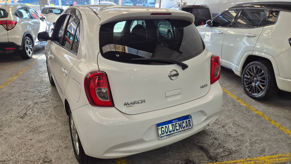 Nissan March Branco